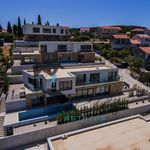 Okrug Donji, super luxurious villa in the fifth row to the sea, 332 m2