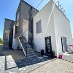 ZADAR, VRSI – Zweistöckige moderne Wohnung, Neubau, 110 m2
