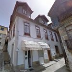 House with 3 floors and 3 fronts, with 260 m2 in the Center of Caldas de Aregos (ARU) - Douro - to restore