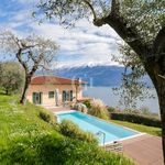 A renovated Villa with a fascinating view of the Lake