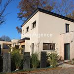 Très belle maison contemporaine située à St Barthélémy d'Anjou,de type 6 avec une suite parentale au rdc,3 chambres à l'étage.