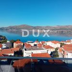 TROGIR, OKRUG GORNJI - Penthouse in a prime location with panoramic views of the sea and islands!