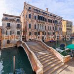 Charming pied-à-terre with canal view