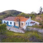 Detached single storey house with parking, patio and land in Cortelha - Azinhal