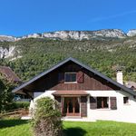 Maison indépendante avec 3 chambres, terrasse, garages et jardin