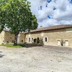 Grand corps de ferme à rénover avec salle de réception et terres attenantes