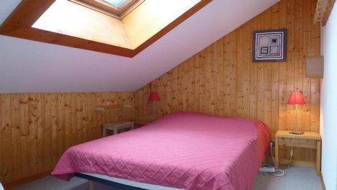 The residence Michailles is a little residence, with lifts, situated just above the trade center of Vallandry. It's situated 50m away from the ski slopes, and above the snow front, you can fully take pleasure of your stay. Surface area : about 22 m²....