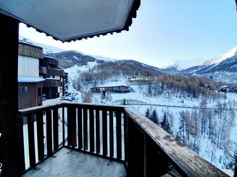 The residence Le Belvédère is located in Les Orres 1650. It is ideally situated 40 m from the ski slopes and the ski school. The village center and shops are 50 m from the building. The residece, with lift, offers a wonderful panoramic view in the he...