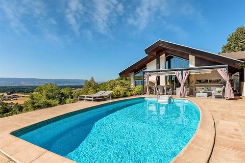 Exceptional location just ten minutes from Geneva, near Vesenaz, a welcoming family sized furnished house of 240 m2 with superb views of Lake Geneva and the Jura. Beautiful volume for a living room overlooking the exteriors, including a kitchen open ...