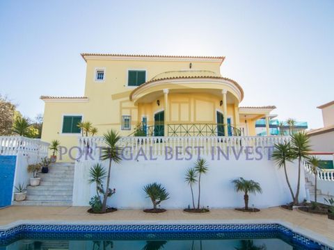 Excellent 4 bedroom villa with beautiful view of the River Arade and sea. Land of 1200 m2 with 450 m2 of built area. Beautiful house consisting of 4 bedrooms, 3 en suite, 4 bathrooms, very large living room, dining room, spacious kitchen pantry and b...