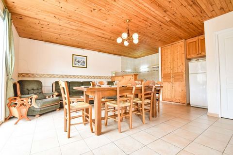 Dom Jurio położony w Langwedocji-Roussillon w południowej Francji i ma pojemność 6 osób. Ten domek ma powierzchnię 95 mkw, która jest podzielona w następujący sposób: otwarta kuchnia z kuchenką mikrofalową, zmywarką i piekarnikiem, salonie i jadalni ...