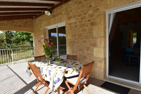 On the pilgrimage route to Santiago de Compostella, this is a 3-bedroom holiday home in Montcléra, Midi-Pyrénées. With a sunny garden and a private swimming pool, it is great for small families and groups. The area is suitable for walking and cycling...
