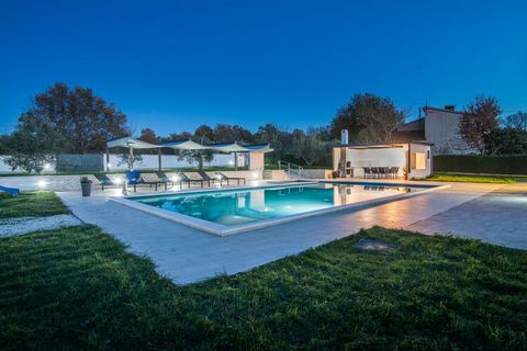 Villa Dolores with private swimming pool is located on the west coast of Istria, in Kloštar, and offers a peaceful holiday experience in a rural atmosphere. The nearest supermarket, bakery and fish market can be found in the charming village of Vrsar...