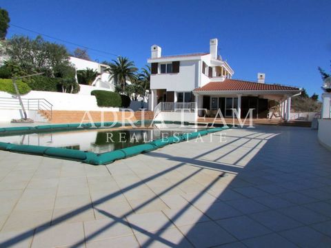 We offer for sale a luxurious villa with a swimming pool on a quiet location. The villa has three floors - on the first floor there is studio for guests (room with bathroom), kitchen with dining room, living room with fireplace and large terrace. On ...