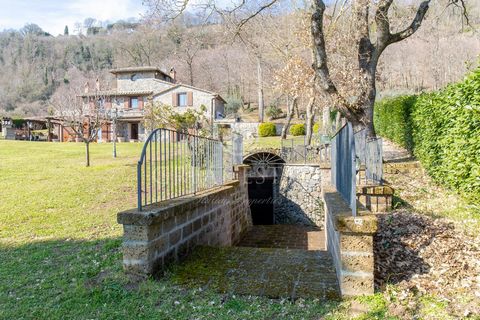 Property immersed in a place of well-being with the surrounding countryside. Old stone farmhouse completely restored in 2010 on two levels, with a roof terrace. On the ground floor you will find a large kitchen with termo fireplace and access to the ...