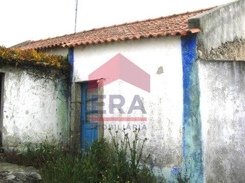 House of 36sq.M to recover in Olho Marinho, Óbidos. With annex of 24sq.M and patio of 276sq.M. In the center of the town, close to commerce and services. Good access to IP6 and A8. Very close to beaches, golf courses, the medieval village of Óbidos a...