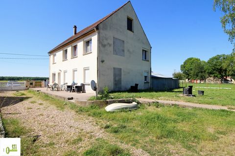 SAINT MAURICE SUR AVEYRON! Located in a quiet but not isolated discover this large and comfortable family home of about 168m2 offering on one level: entrance with cupboard, beautiful bright living room of about 41m2, kitchen, bedroom, bathroom and se...