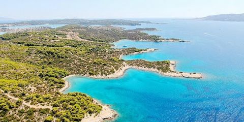 This unique estate is located in the prestigious resort area of Porto Heli on the Peloponnese, across from the picturesque island of Spetses. Artists and distinctive materials from all over the world have been selected to craft the unique ambience of...