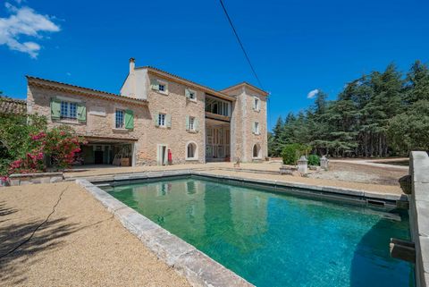Situated in the heart of Provence, few minutes away from one of the most beautiful villages in France, this prestigious property ( more than 1000 m² ) sitting in grounds of more than 4 hectares with a view of the Luberon hills. This hundred year old ...
