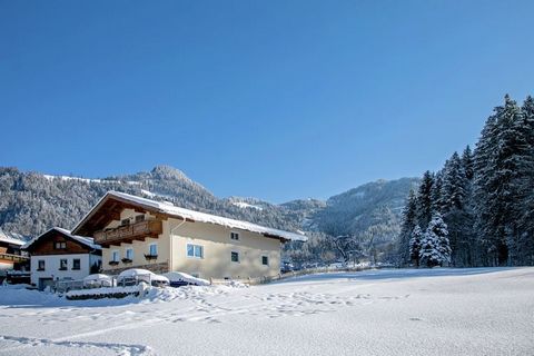 Cette belle maison de vacances indépendante est située dans un quartier résidentiel calme d'Itter, au Tyrol. Elle dispose de 7 chambres et peut accueillir 14 personnes. De plus, les animaux de compagnie y sont acceptés. Il y a aussi un sauna, un jard...