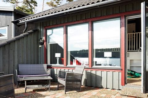 Along the southern entrance road to Strömstad you will find this nice annex with lovely sea views in a sunny location. Go down to the area's jetty to take a morning or evening dip, during the day you go the short way to the Lagoon camping area with s...