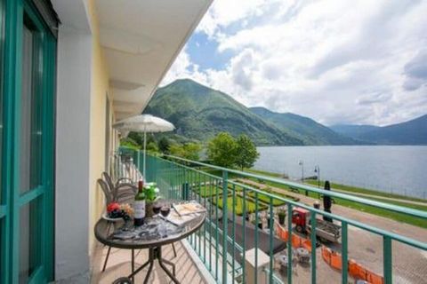 Dit appartement met 2 slaapkamers biedt een comfortabel en zorgeloos verblijf voor groepen van 6 personen om te genieten van het Meer van Lugano. Binnen beschikt het volledig gerenoveerde appartement over een moderne open woonkamer naar een moderne s...