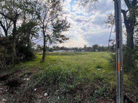 Fabulous hard corner on Aldine Westfield & Gault Rd. Opportunity knocks for the buyer of this property. Unrestricted property, build commercial or anything you like. It is has a total of 6.432 acres. It does have some mobile homes on the interior of ...