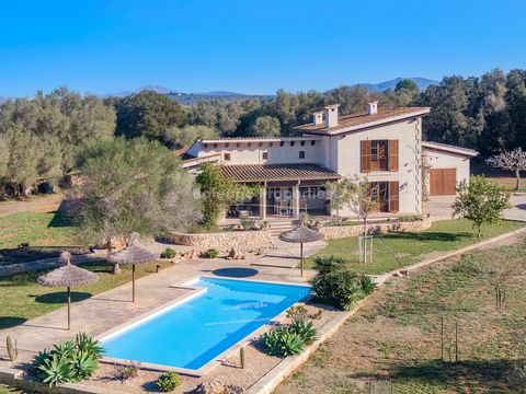 Enchanting finca with guest apartment and sustainable energy in Ariany This charming 5 bedroom finca is offered for sale near the quaint villages Ariany and Petra, and has a total built area of 451 m2, incorporating 274 m2 of enclosed living space. H...
