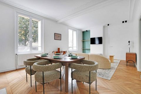 Our apartment is located in the city of Neuilly-sur-Seine, renowned for its elegance and refinement. As an upscale and residential commune, Neuilly borders the right bank of the Seine, to the west of Paris. Famous for its sophistication, opulent arch...