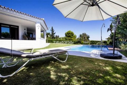 Located in Atalaya. Mordern villa in Atalaya Golf Available only July and August Prices for 6 nights, 7 days! Modern villa, on the first line of Golf with 4 bedrooms, 3 of the rooms are with private bathroom, Gym, security system, views of the Golf, ...