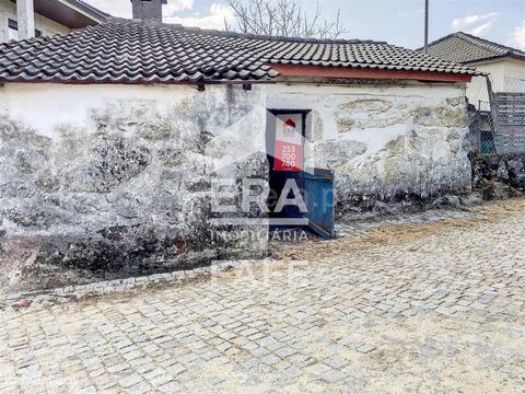 House for restoration in Monte (near queimadela dam) Stone house for restoration. This villa is ground floor with 2 divisions, features a fireplace and an old oven. The address has a covered area of 50 m2. It has a plot of land a few meters from the ...