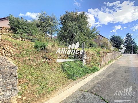 Alliance Groupe Immobilier DELLE. Building land of about 2 ares, positive CU for construction project of a dwelling house. Located on the heights, in quiet street. Land free of builder, and not developed.