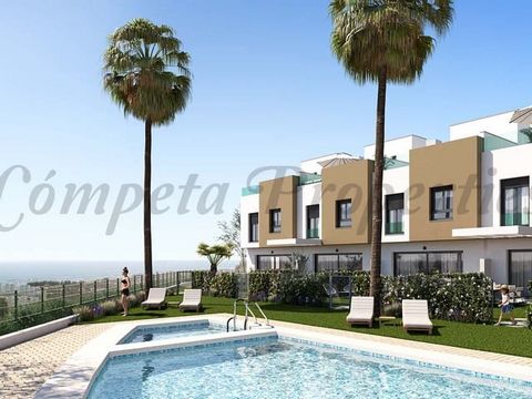 New development semi detached houses in Torre del Mar with an excellent location, in a quiet area but close to all local amenities and only 15 minutes from the beach. The complex is made up of 12 houses in a closed area with a community pool, green a...