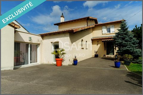 You are looking for an atypical residence combining charm and character, close to amenities, the A30 and A31 motorways, between the Metz-Thionville axis. We are pleased to present to you this superb individual Provençal style house, with 246 m2 of li...