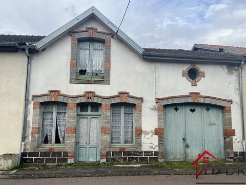 In een dorp in de buurt van Bourbonne Les Bains biedt het IDLR Agency u deze twee-onder-een-kapwoning aan. In dit voormalige café zijn renovatiewerkzaamheden te verwachten. Een product om te ontdekken. Voor meer informatie kunt u contact opnemen met ...