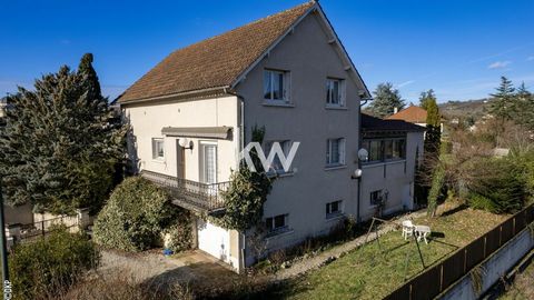Exclusivity, For sale in Souillac, a real estate complex comprising two semi-detached houses on an enclosed plot of approximately 950 m². The first house from 1975 offers a living area of approx. 167 m² raised on basement with access by external stai...