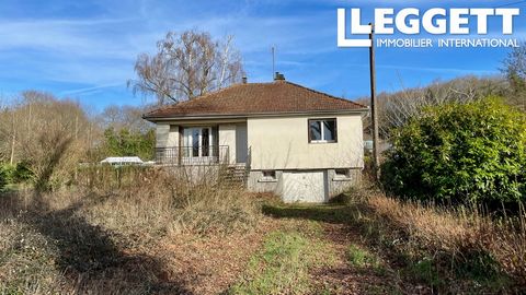 A27074WV87 - UNDER OFFER - Detached 80's house offering a living room with fireplace and balcony, kitchen with access to the rear garden, two bedrooms, shower room and separate toilet on the first floor. There are a garage and three rooms on the grou...