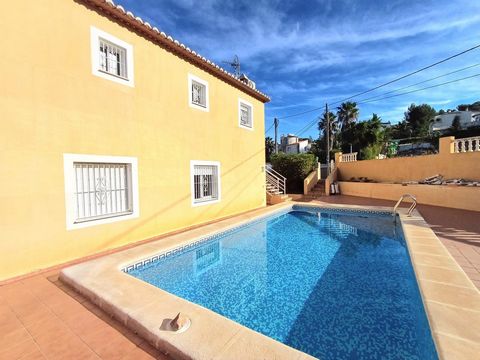 Ground floor apartment with lovely communal swimming pool gardens and private parking shared by only 3 other neighbours Located in the Urbanisation of Tossal Gros its boasts fantastic views of the surrounding mountains and down to the sea Just 35kms ...