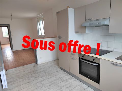 !!! UNDER OFFER!!! As usual, 50/50 IMMOBILIER guarantees you the lowest prices on the market and offers you a lot including a detached house, a T2 type apartment, an outbuilding and a large garage. Located in the center of Landivisiau, it depends on ...