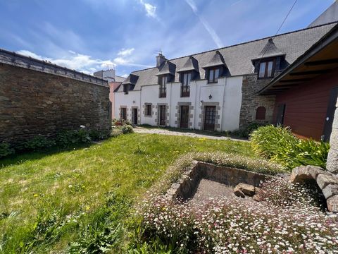 Exclusively. As usual, 50/50 IMMOBILIER guarantees you the lowest prices on the market and offers you this beautiful farmhouse of 178 m2 env located in Lesneven. Nestled in the heart of downtown Lesneven, come and let yourself be seduced by its incre...