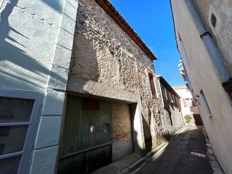EXCLUSIVITY - For sale, a barn to renovate in the heart of the village of Saint-Féliu-D'Amont located 10 minutes from Thuir and Perpignan. Several possibilities are available to you, either keep the property in condition in order to use it as a Garag...