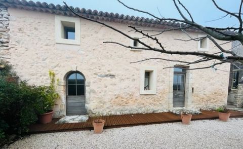 5 km from all shops, located in a quiet and pleasant environment at the start of beautiful hikes and close to superb natural sites! Charm and authenticity are assured for this building from 1624 completely renovated offering an enclosed garden of abo...