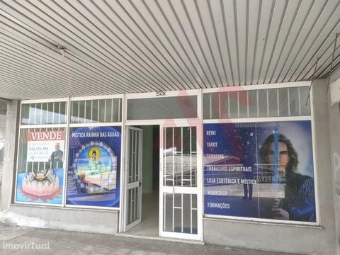 Shop in Fermentões, Guimarães. Property with 98 m2 with license to trade . 1 toilet. It is located: - 2 minutes from Guimarães Hospital; - 5 minutes from the historic center of Guimarães. Reference: ASG21102 Because we are credit intermediaries duly ...