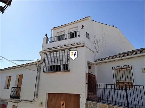 This well maintained 4 bedroom 2 bathroom, lake view, duplex town property has a privileged location in Iznájar, in the province of Córdoba, Andalucia, Spain. The property is accessed from the main road by a small sidewalk and a solid wooden double d...