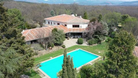 A spectacular villa for residence or investment, with many possibilities thanks to its location, surroundings, dimensions, and features.This property for sale is located in the prestigious area of San Lorenzo de El Escorial, just 45 minutes from the ...