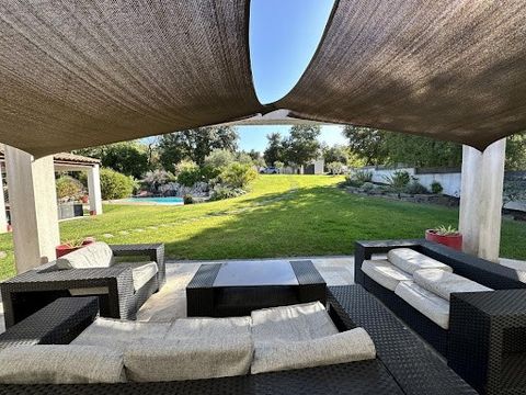 Efficity, the agency that values your property online, offers for sale in Provence in Saint Maximin la Sainte Baume, a real gem of a property housing a contemporary house consisting of two apartments totaling 190 sqm, equipped pool house with a salt-...