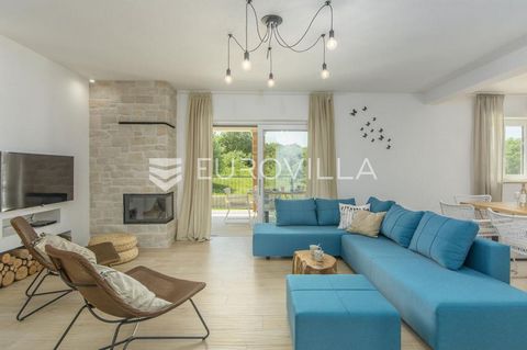 Istria, Marasi, a beautiful house will be available for rent from October 1, 2024, for a long-term period. This delightful house with a private pool is located 10 minutes from Vrsar and consists of 3 comfortable bedrooms, a spacious living room with ...