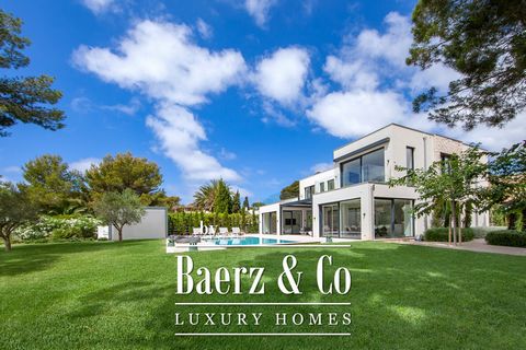 This elegant new build villa in Sol de Mallorca was completed in 2021 and meets the highest standards! On a plot of approx. 1,576 m², which promises a lot of privacy and tranquillity, this villa has a constructed area of approx. 461 m², which is dist...
