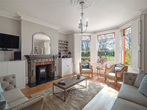 Experience living in an Exceptionally Semi-Detached, Restored and Updated Edwardian Villa in London's Uniquely Charming Locale. Submit a request for the full video tour. Over a decade ago, Barry and Jan, a couple with three children, received a recom...