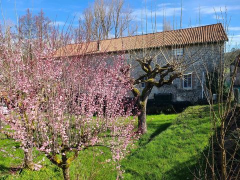7 km from all shops and amenities. On a fenced plot of more than 1400 m². You can choose to continue the bed and breakfast and table d'hôtes activity that has existed for more than 10 years, the property is sold with furniture. Possibility to create ...